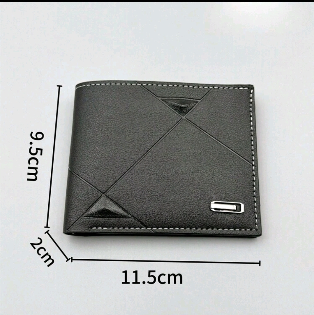 BILLETERA NEGRA PARA HOMBRE CON RELIEVE CON PLACA DE METAL CUERO PU M33 